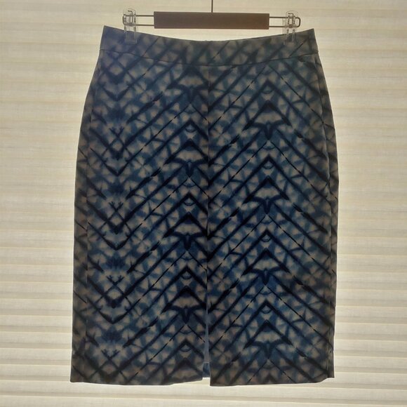 NWOT Banana Republic White Light Blue Dark Blue Front Slit Pencil Skirt (0 US) - Picture 3 of 13